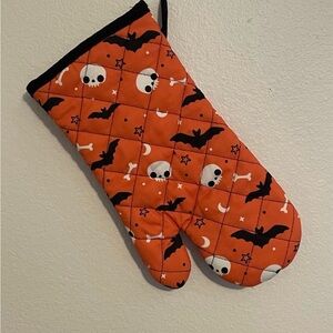 Em and Sprout Halloween Oven Mitt with Skulls and Bats
